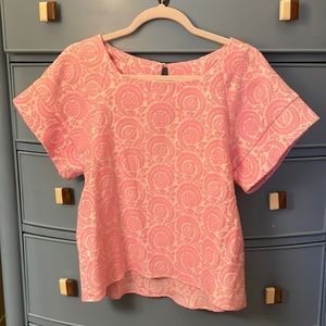 Bubblegum Pink Floral Jacquard Short Sleeve Work Top with Keyhole Back Detailing